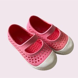 Old Navy Toddler size 6 Water Shoes